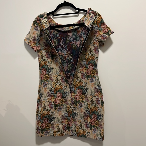 8 Birdies Vintage Floral Tapestry Shift Dress - Picture 7 of 10